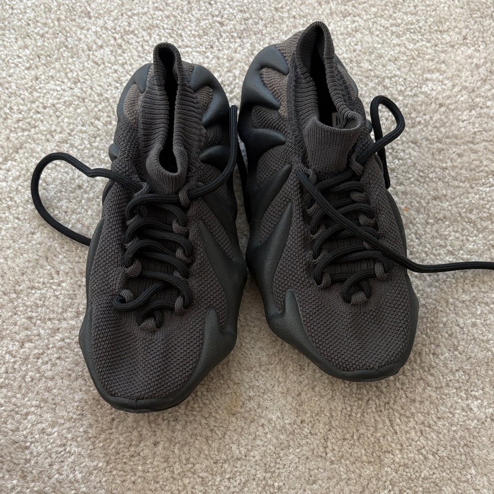 Yeezy Men's Dark Grey/Black Knit Low-Top Sneakers
